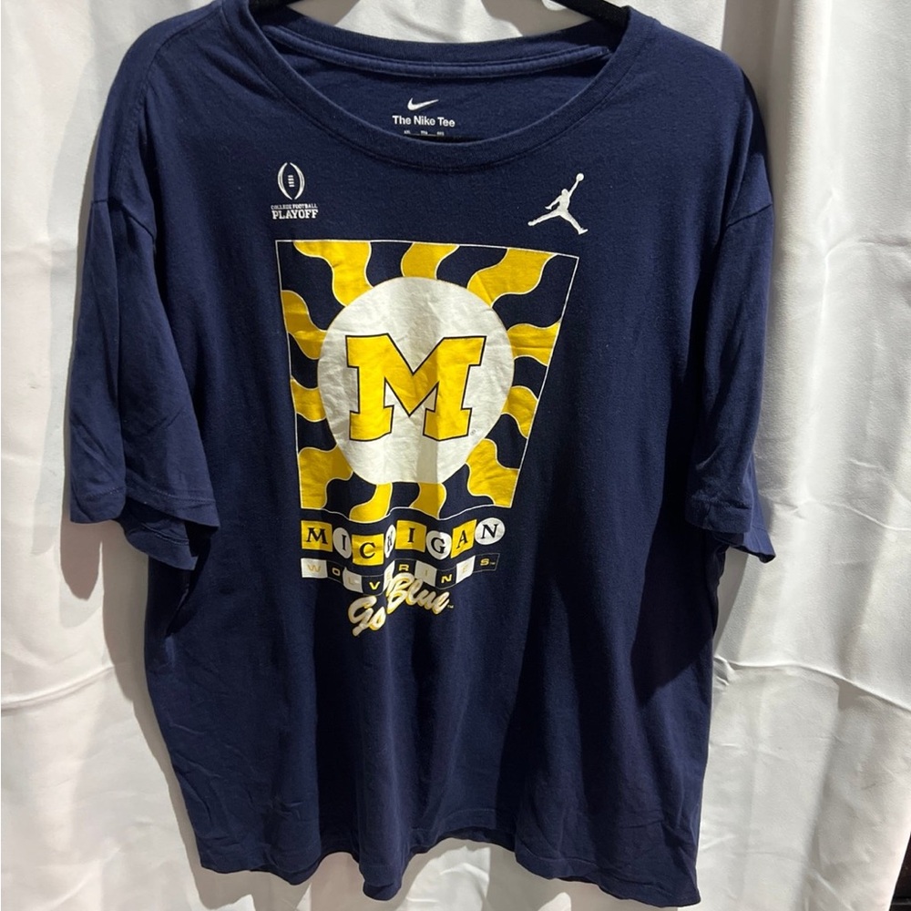 Nike Navy The Nike Tee with White Logo